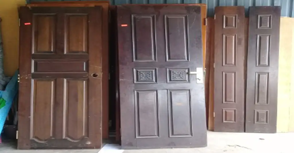 Pintu Kayu Bina