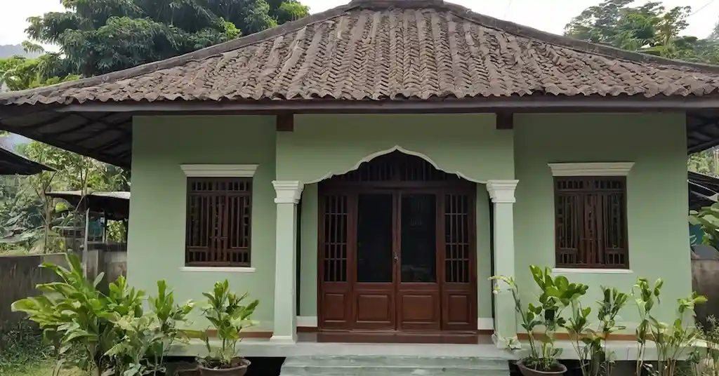 Warna Cat Luar Rumah Kampung Coklat Hijau Sage dan Putih Menarik