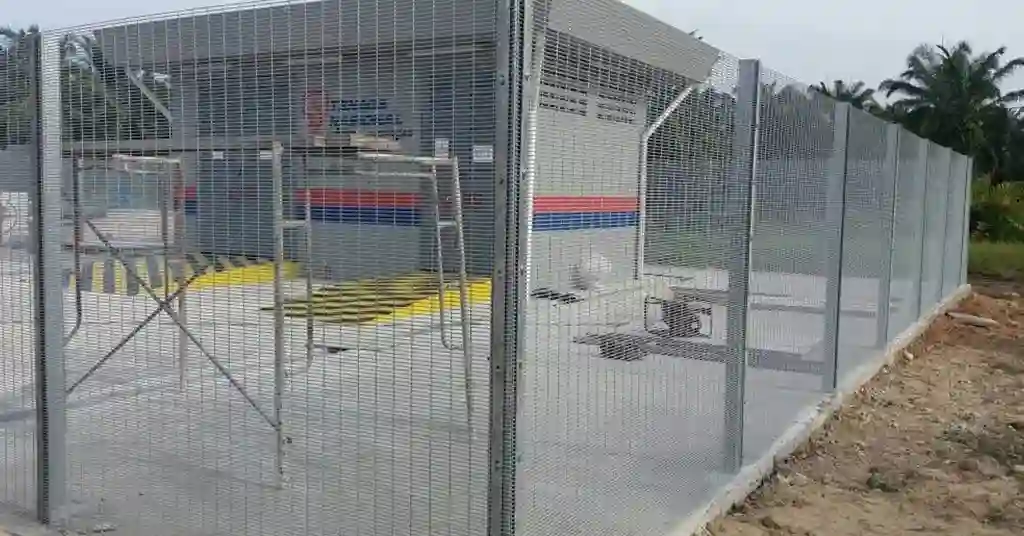 Apa Itu Pagar Anti Climb