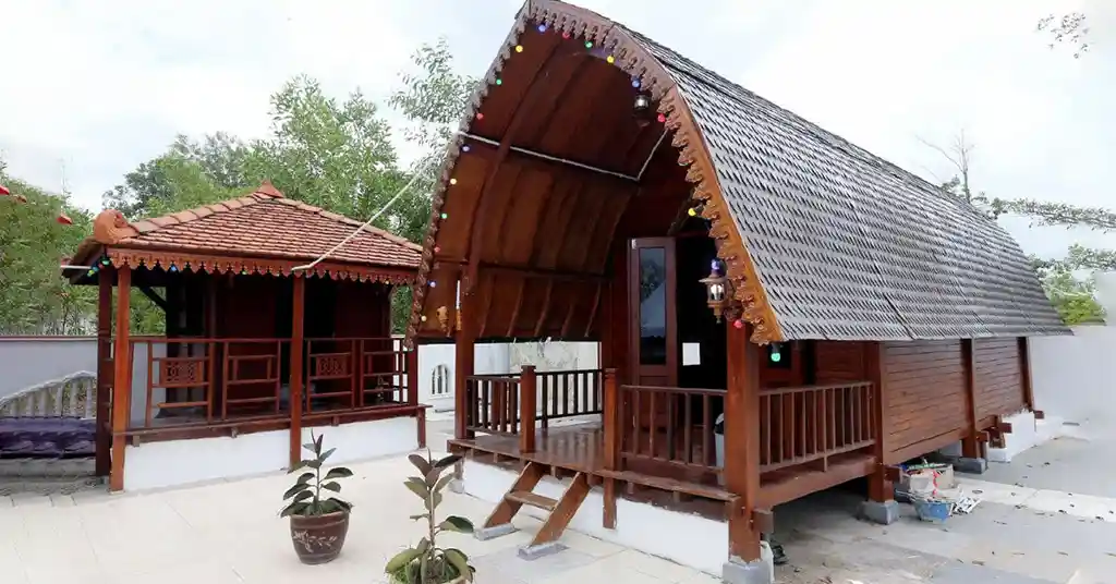 Rumah Kayu dengan Teknik Tanggam