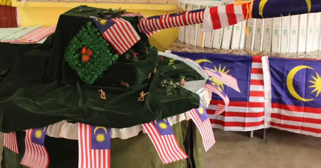 12. Dekorasi Tank Patriotik