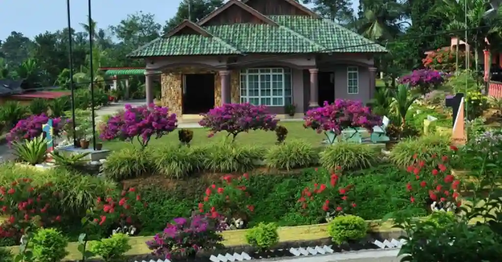 6. Taman Bunga Menawan