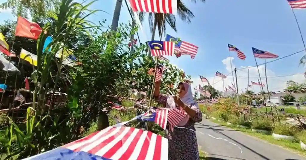 Halaman Dipenuhi Bendera