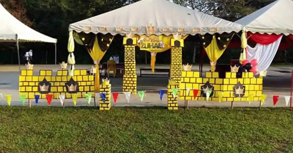 Khemah Berhias Bentuk Kastil Kuning