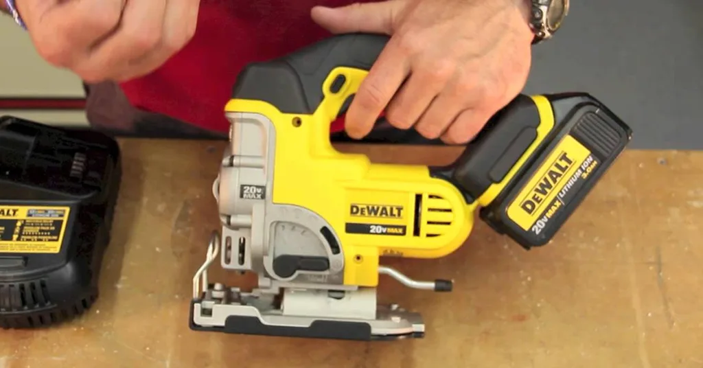 3. DeWalt DCS331M1 20V Max Jigsaw