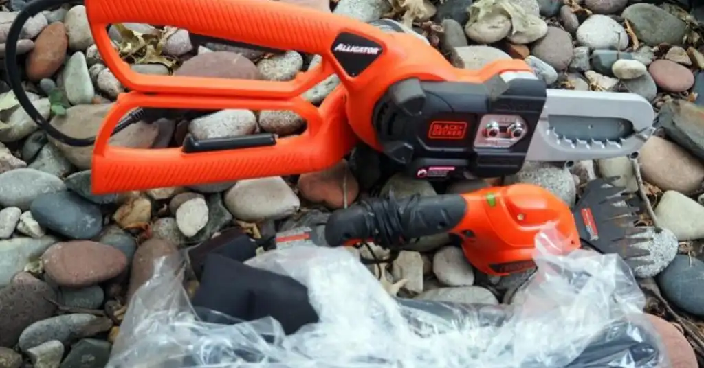 4. Black+Decker LP1000 Alligator Electric Lopper