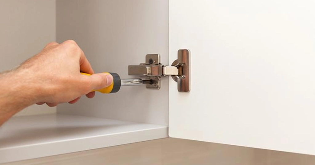 Kesilapan dalam Pemilihan Jenis Engsel Pintu Kabinet
