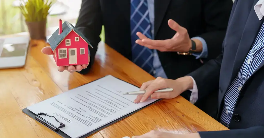 Kos dan Caj Berkaitan Refinance Rumah AmBank