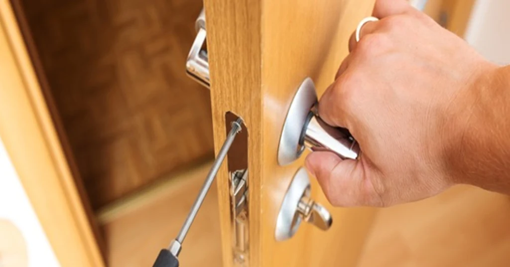 Tips Mencegah Pintu Rumah Berbunyi